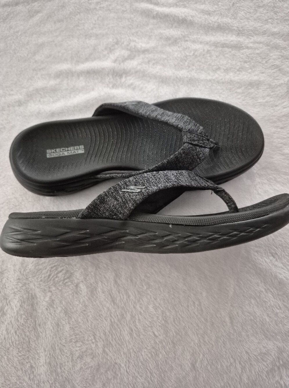 Skechers Women's Gray Marble Knit Thong Sandals - Picture 2 of 5